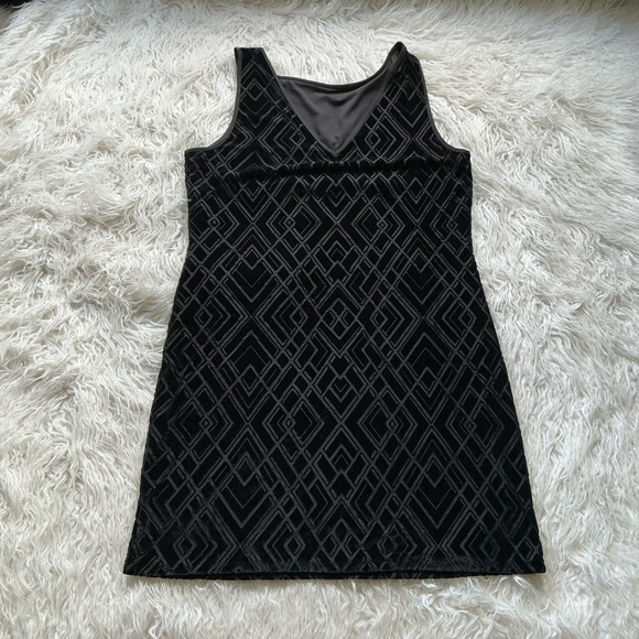 WHBM Black Velvet Burnout Cocktail Shift‎ Dress - Picture 5 of 5